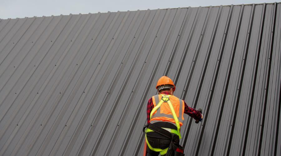 Professional gutter cleaning in Springport, IN